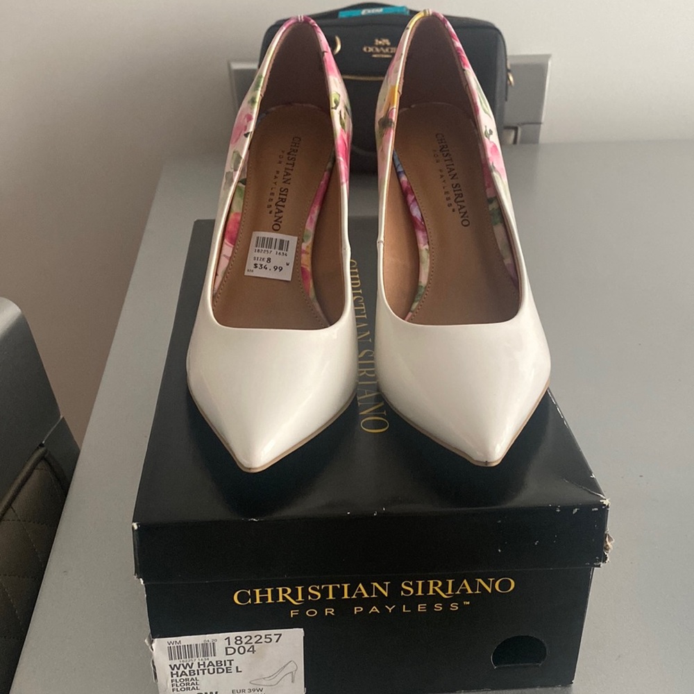 Never Worn Women’s Shoes size 8